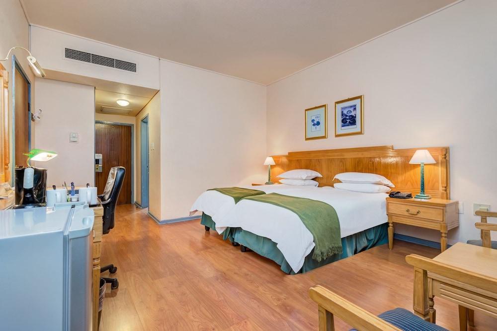 Protea Hotel By Marriott Bloemfontein Extérieur photo