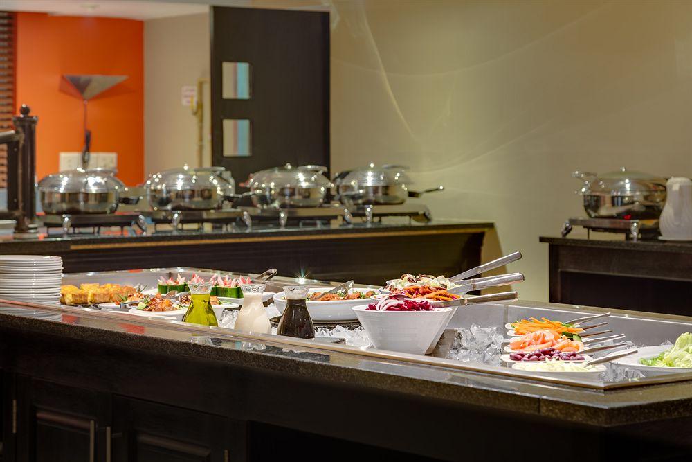 Protea Hotel By Marriott Bloemfontein Extérieur photo