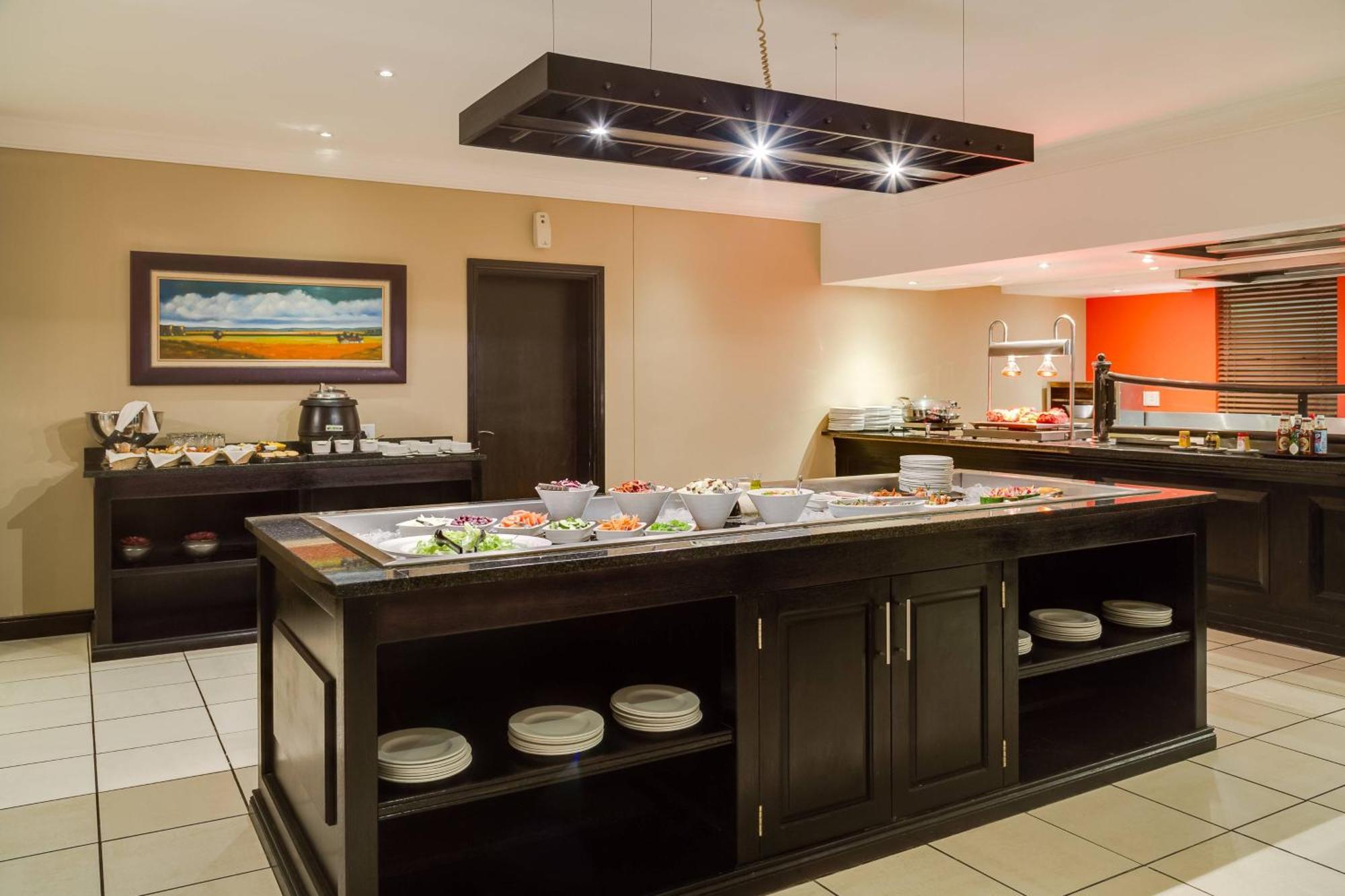 Protea Hotel By Marriott Bloemfontein Extérieur photo