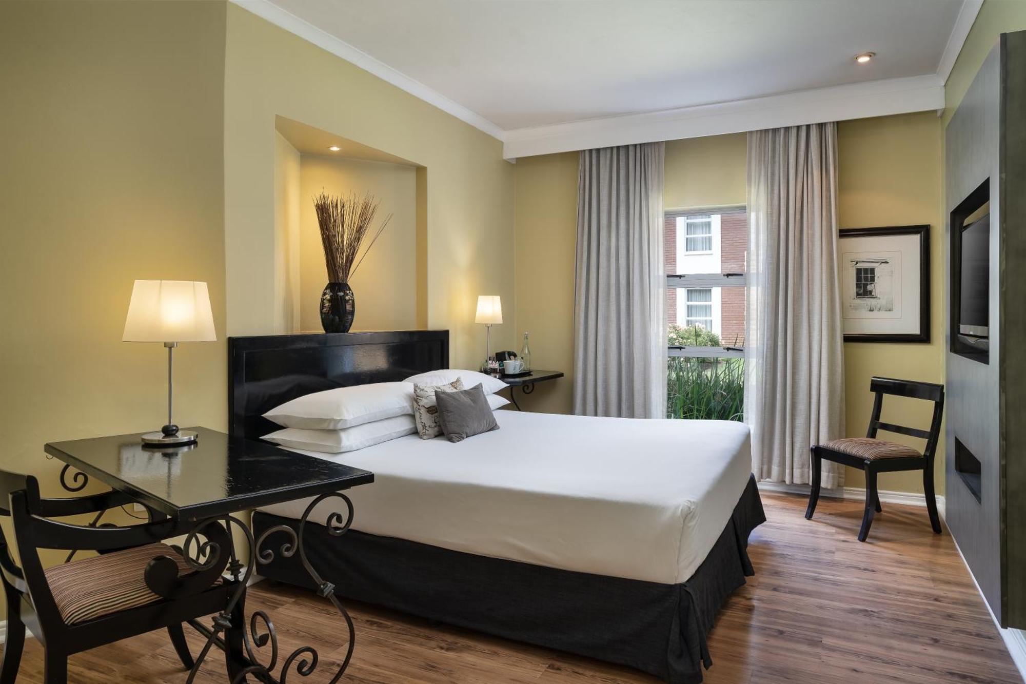 Protea Hotel By Marriott Bloemfontein Extérieur photo