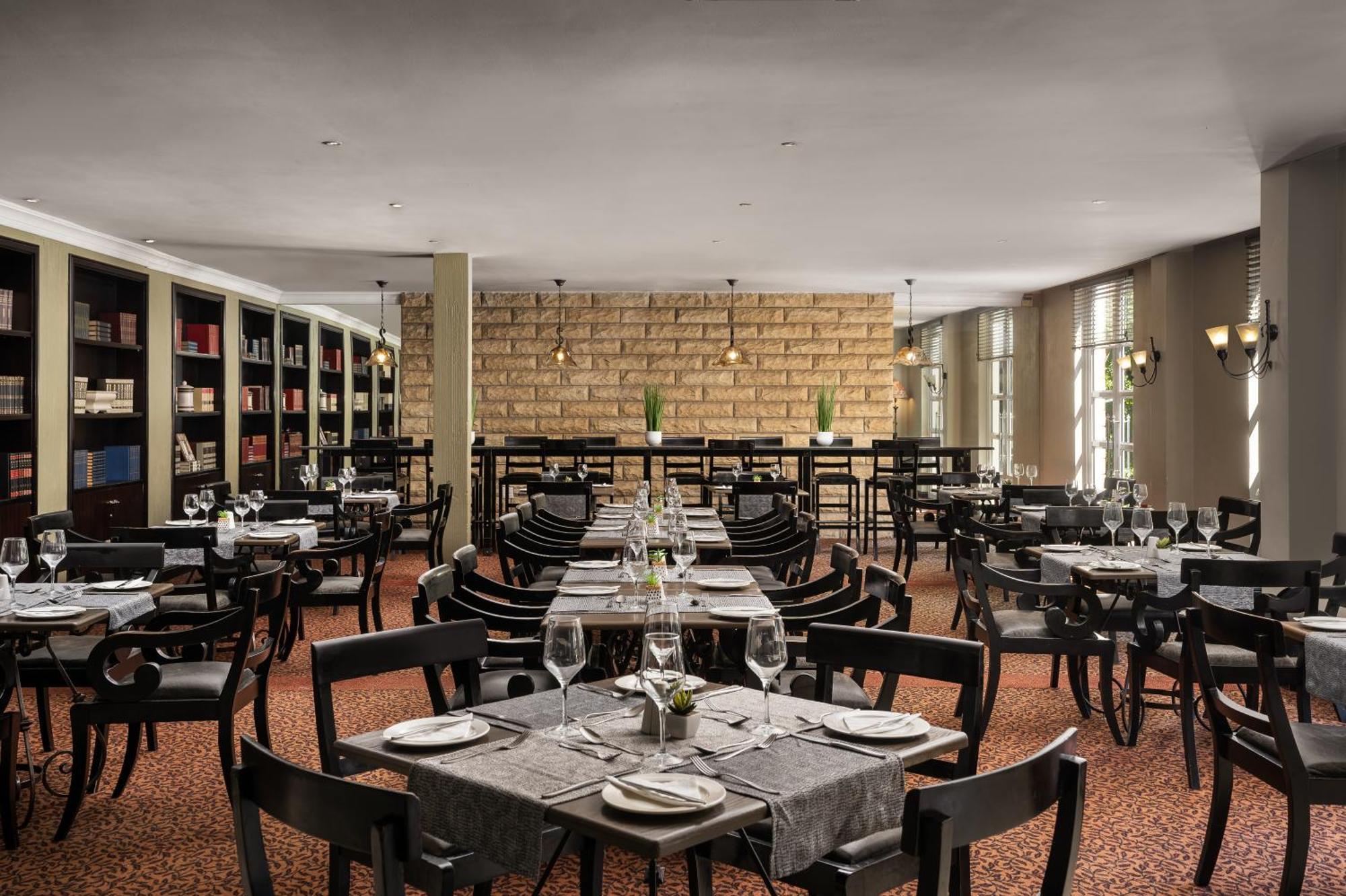 Protea Hotel By Marriott Bloemfontein Extérieur photo