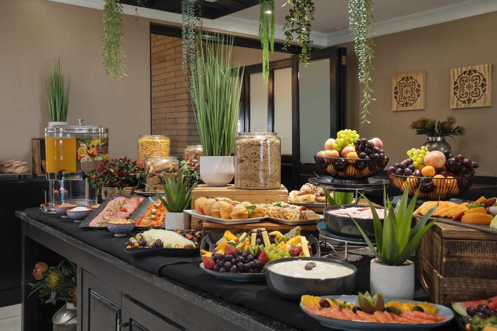 Protea Hotel By Marriott Bloemfontein Extérieur photo